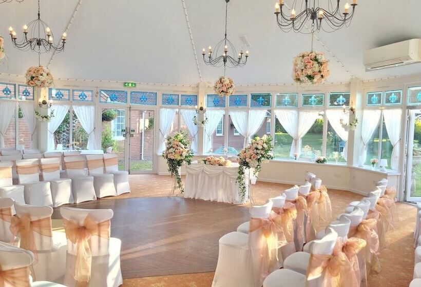 Сельский отель Old Rectory Hotel, Crostwick