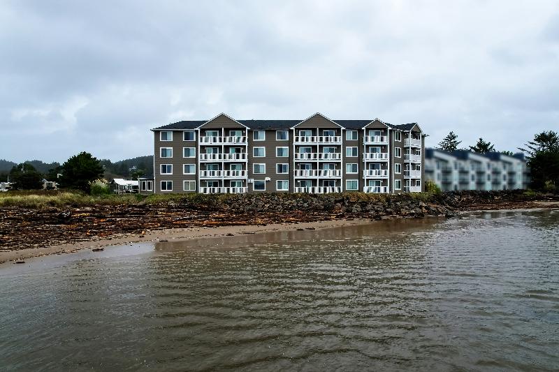 هتل Siletz Bay Lodge