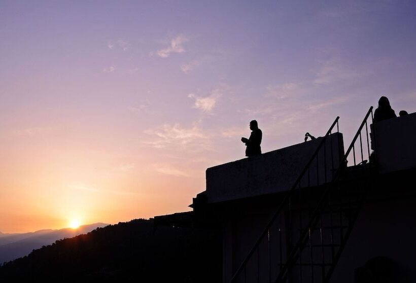 Отель Summit Newa Regency