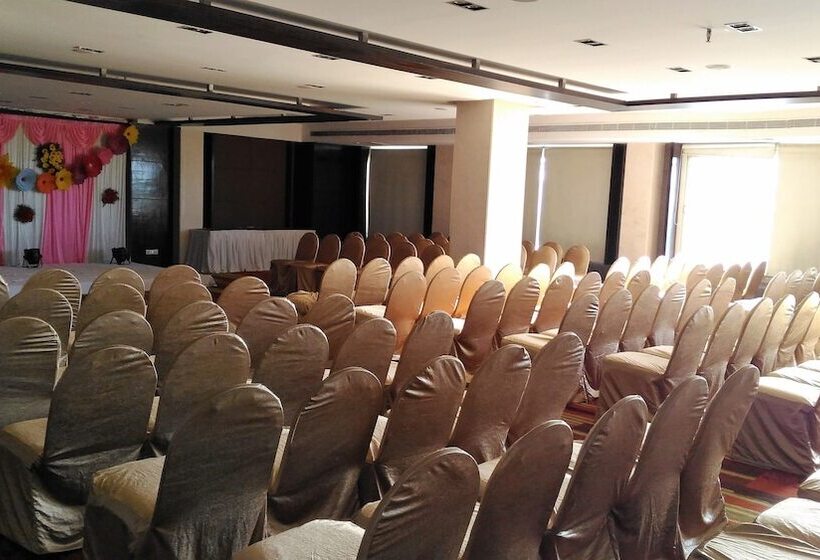 בית מלון כפרי Taj Tristar