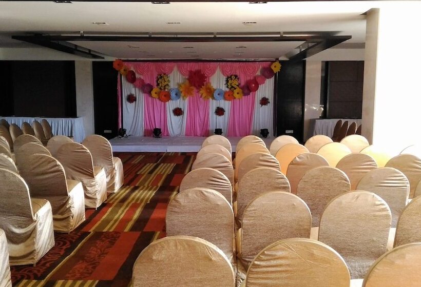 בית מלון כפרי Taj Tristar