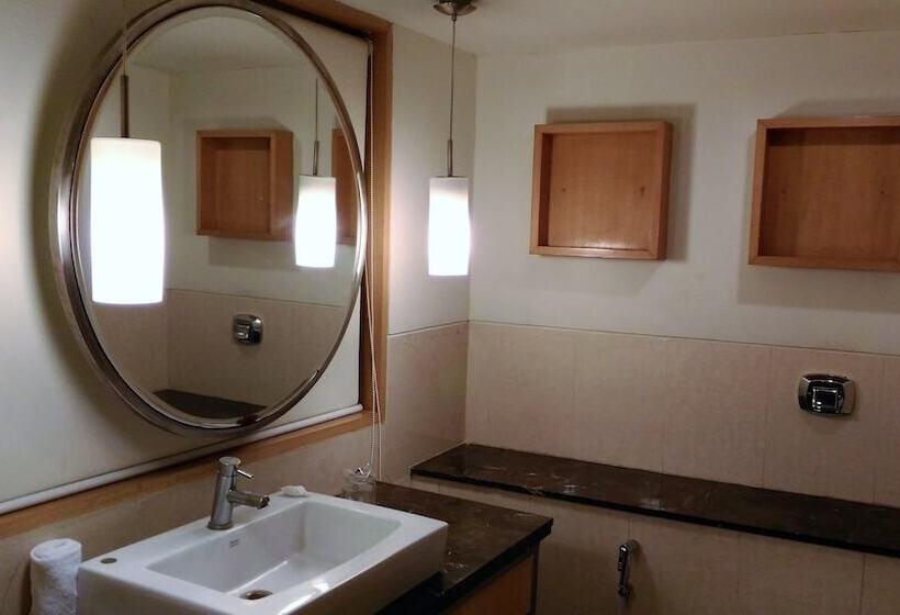 בית מלון כפרי Taj Tristar