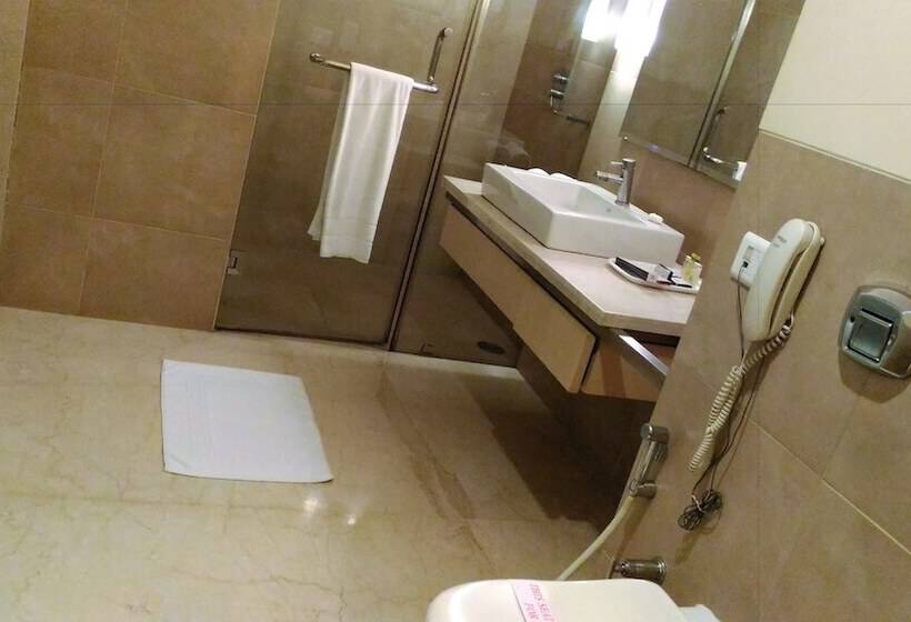 فندق Taj Tristar