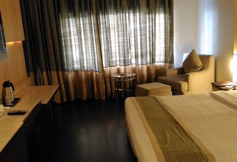 בית מלון כפרי Taj Tristar