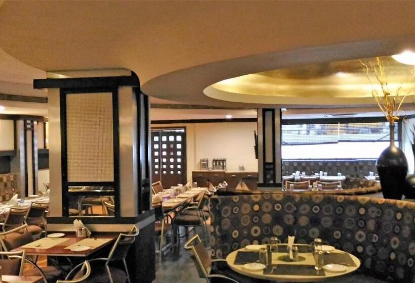 בית מלון כפרי Taj Tristar