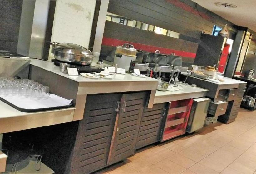 בית מלון כפרי Taj Tristar