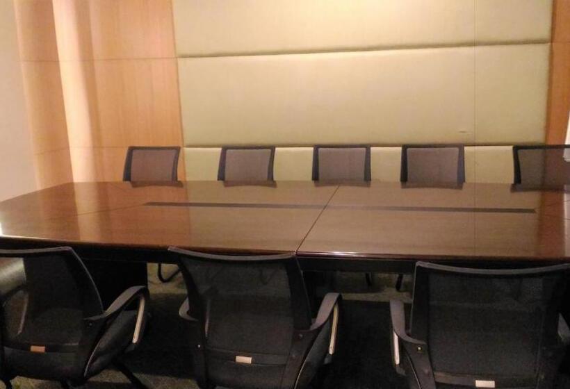 בית מלון כפרי Taj Tristar