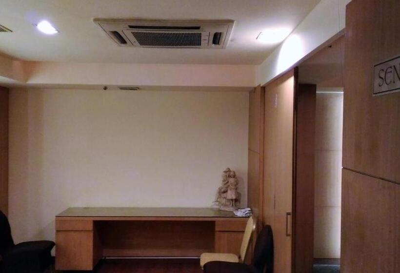 בית מלון כפרי Taj Tristar