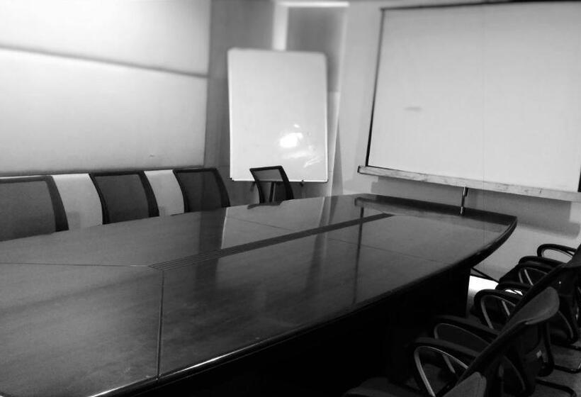 בית מלון כפרי Taj Tristar