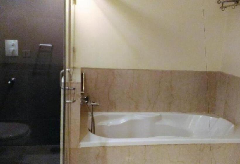 فندق Taj Tristar