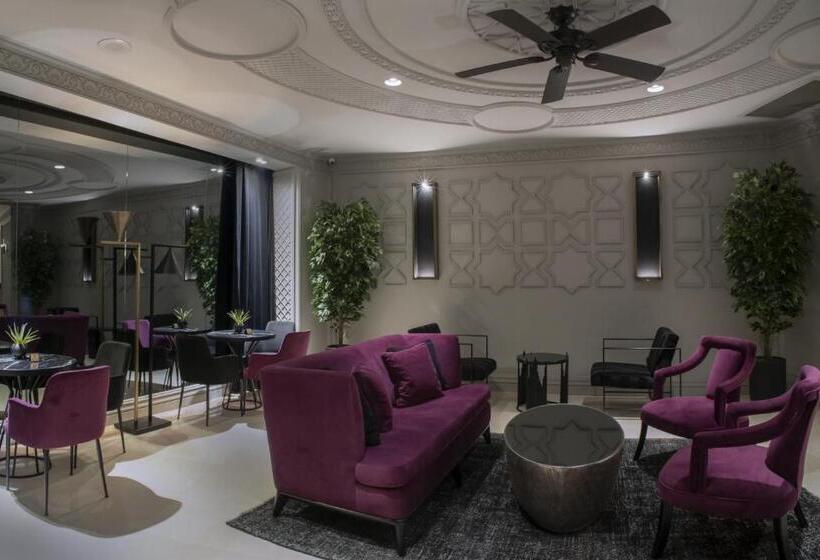 هتل Taksim Square