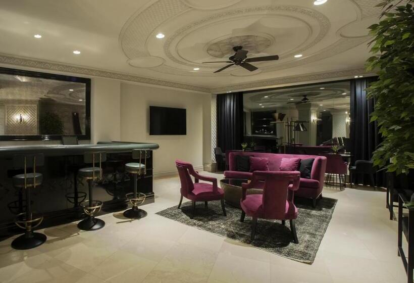 هتل Taksim Square