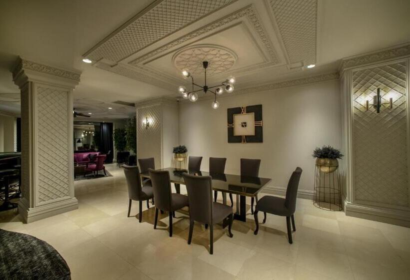 هتل Taksim Square