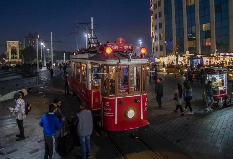 هتل Taksim Square