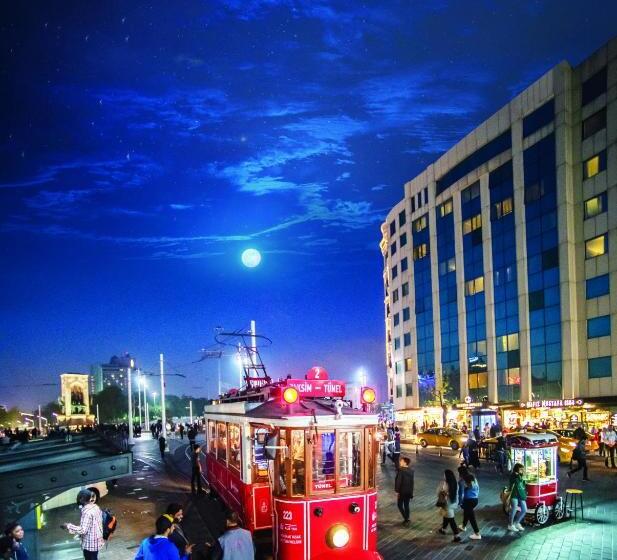 هتل Taksim Square