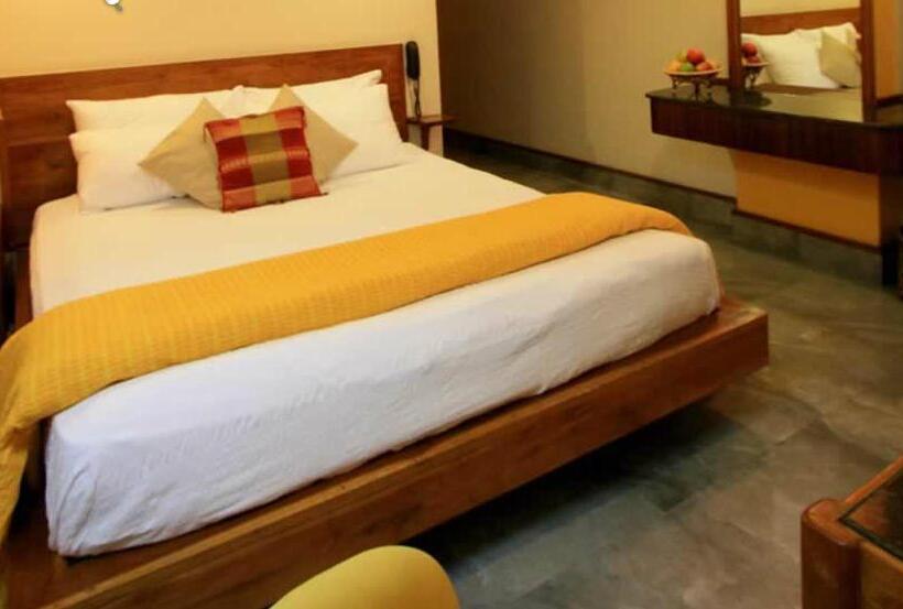 בית מלון כפרי Centre Point