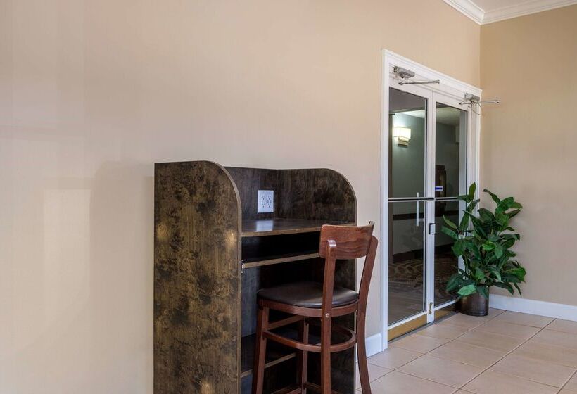 فندق Travelodge By Wyndham Lakeland