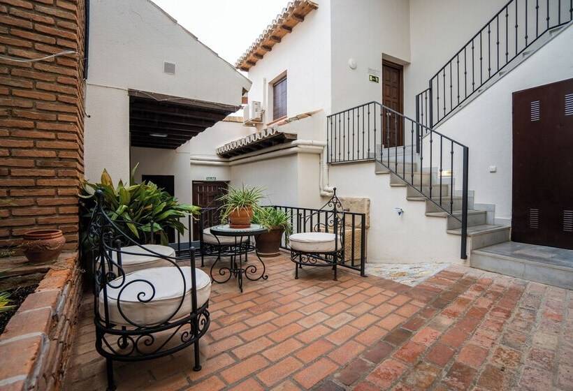 ホテル Yit Abentofail