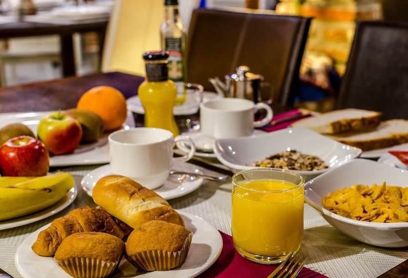 ホテル Yit Abentofail