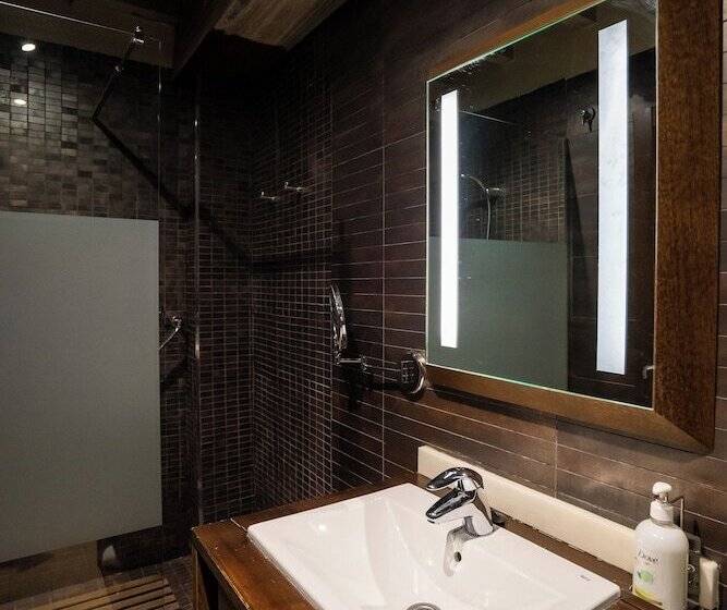 ホテル Yit Abentofail