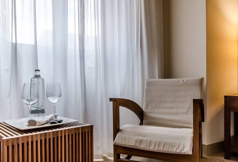 ホテル Yit Abentofail