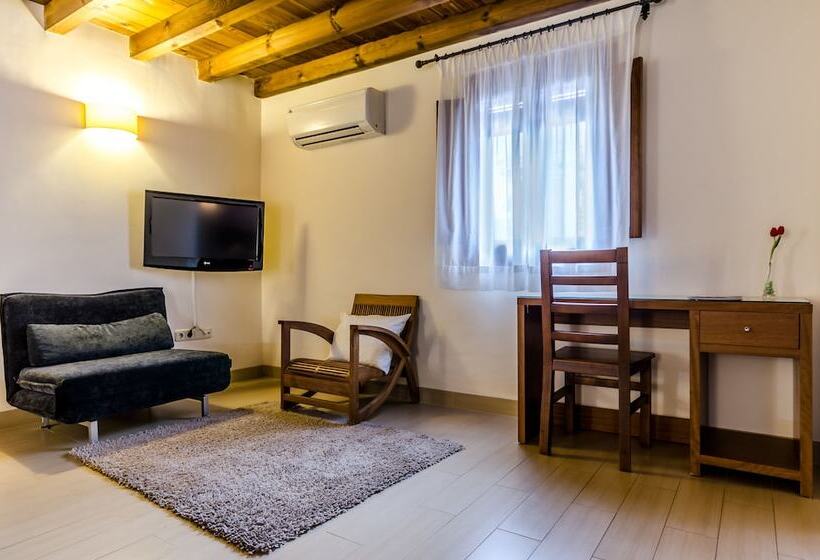 ホテル Yit Abentofail