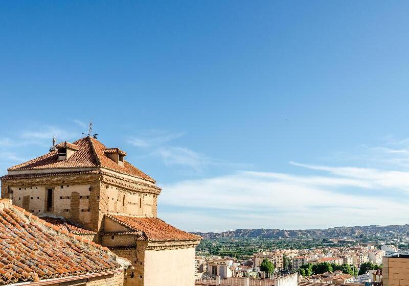 ホテル Yit Abentofail