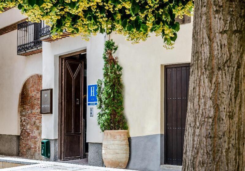 ホテル Yit Abentofail