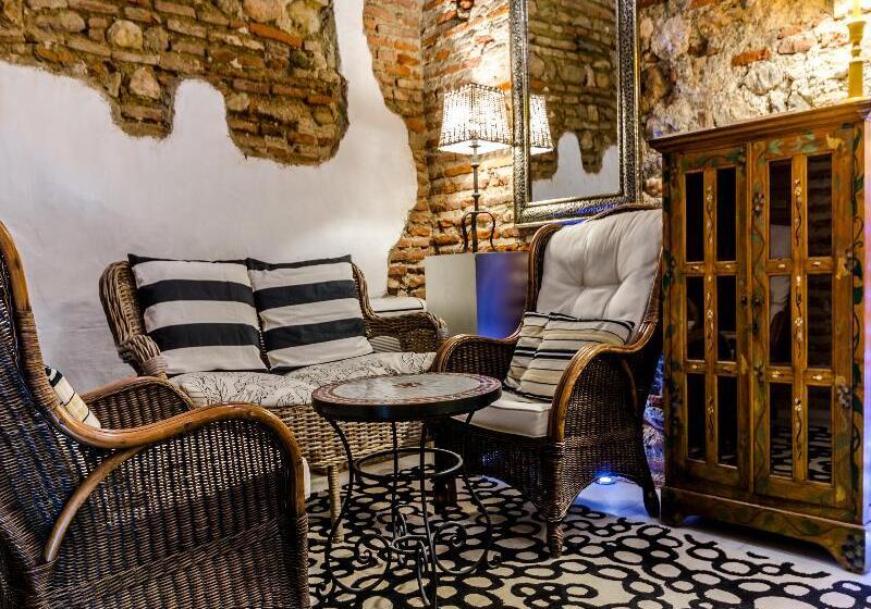 ホテル Yit Abentofail