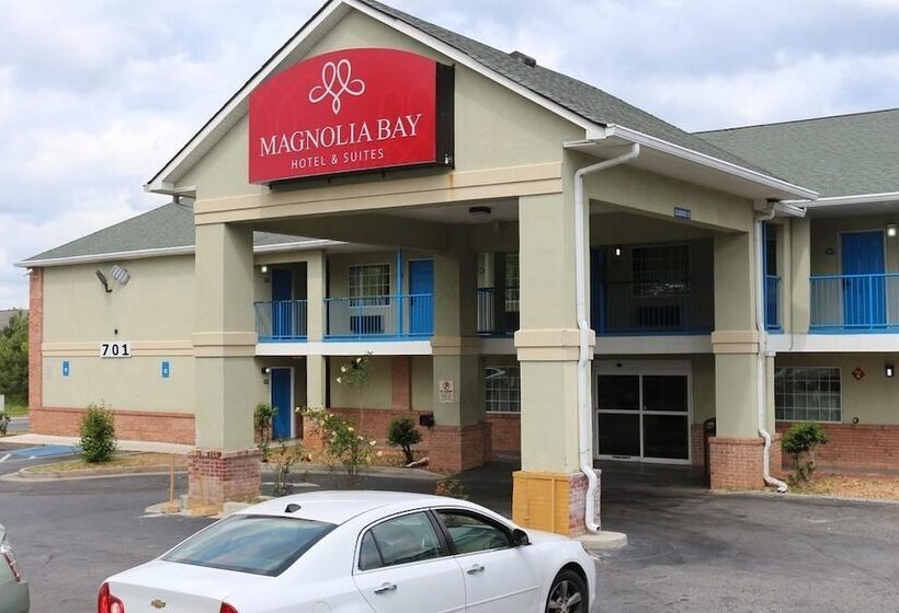 Magnolia Bay Hotel & Suites