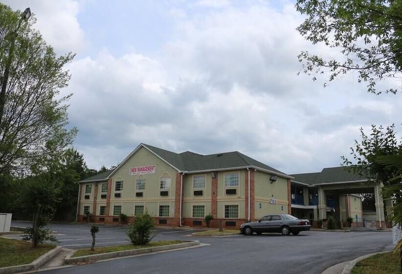 Magnolia Bay Hotel & Suites