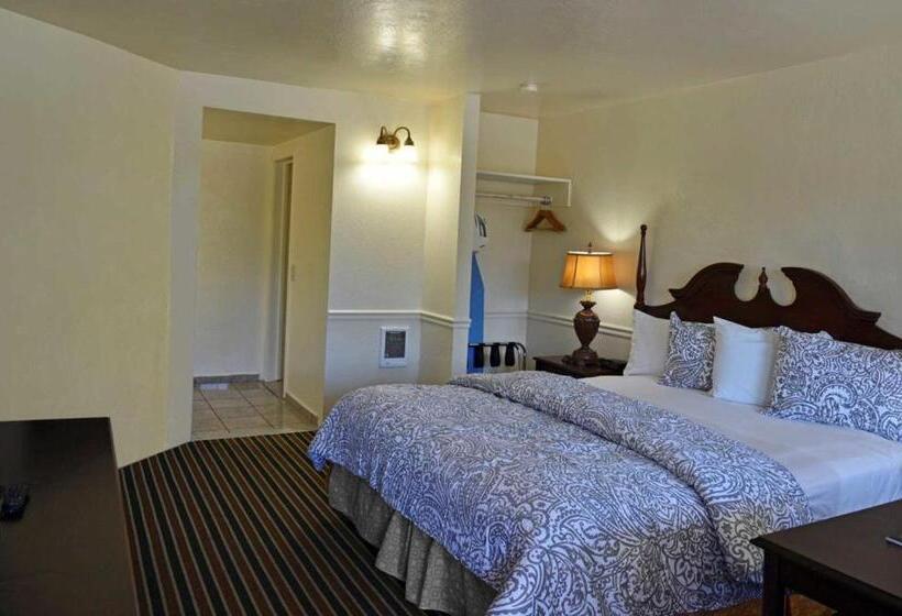 Мотель Monterey Pines Inn