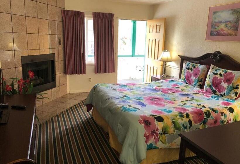 Мотель Monterey Pines Inn