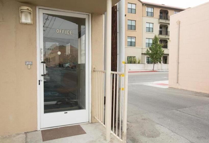 فندق على الطريق San Carlos Inn