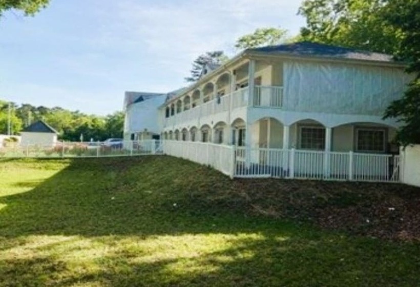 فندق على الطريق Studio Inn And Suites