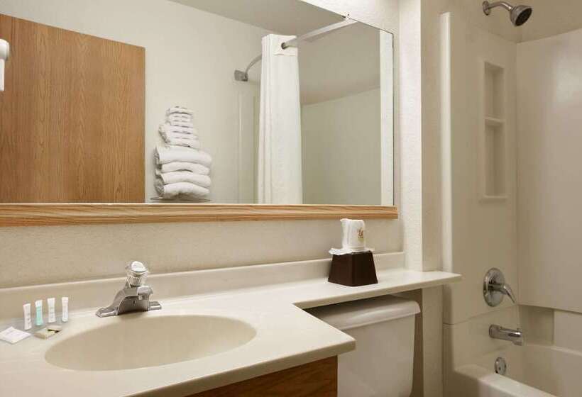 فندق على الطريق Quality Inn