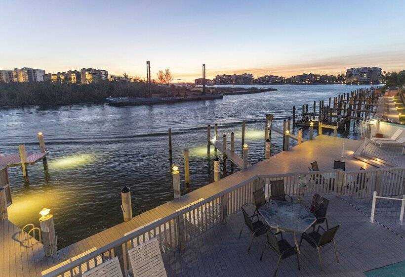 فندق على الطريق The Boathouse