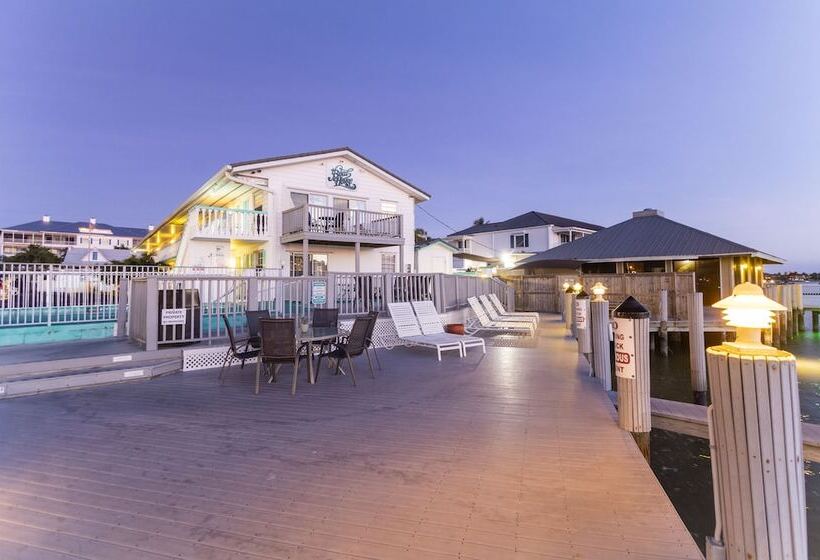 فندق على الطريق The Boathouse