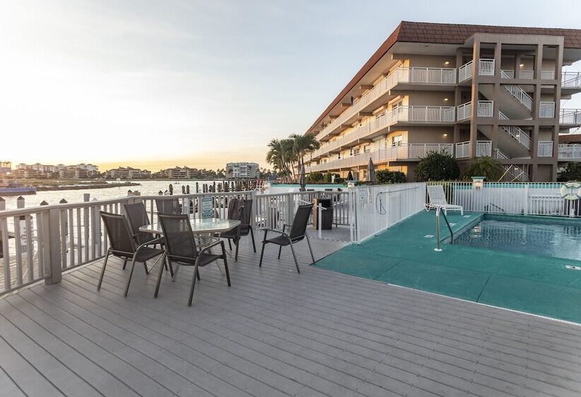 فندق على الطريق The Boathouse