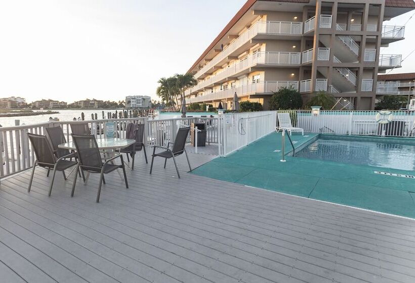 فندق على الطريق The Boathouse