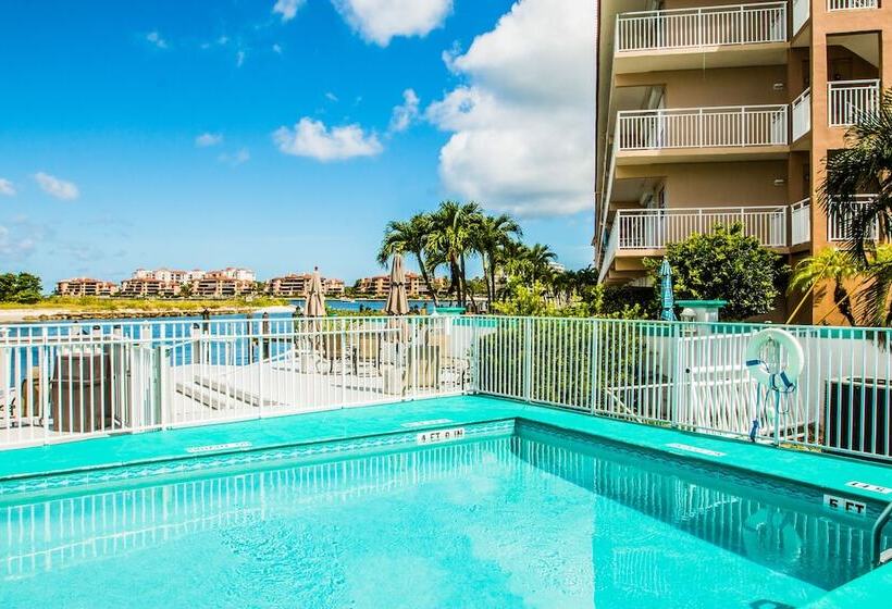 فندق على الطريق The Boathouse