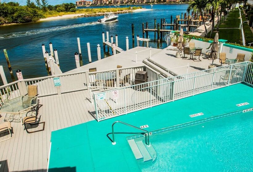 فندق على الطريق The Boathouse
