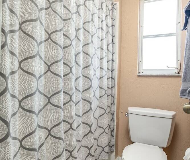 فندق على الطريق The Boathouse