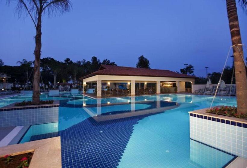 استراحتگاه Champion Holiday Village