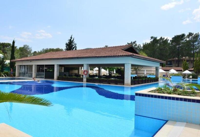 استراحتگاه Champion Holiday Village