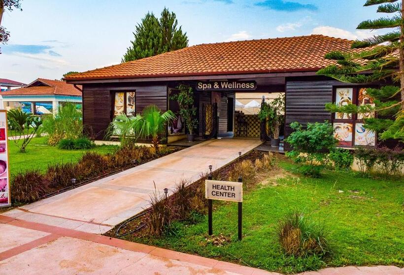 استراحتگاه Champion Holiday Village