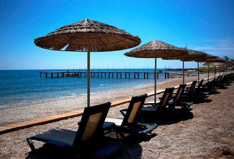 استراحتگاه Champion Holiday Village