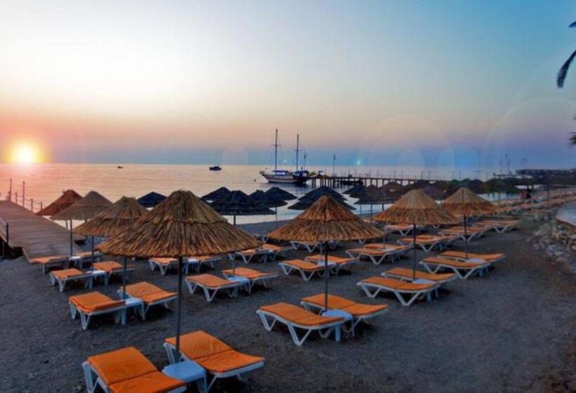 استراحتگاه Champion Holiday Village