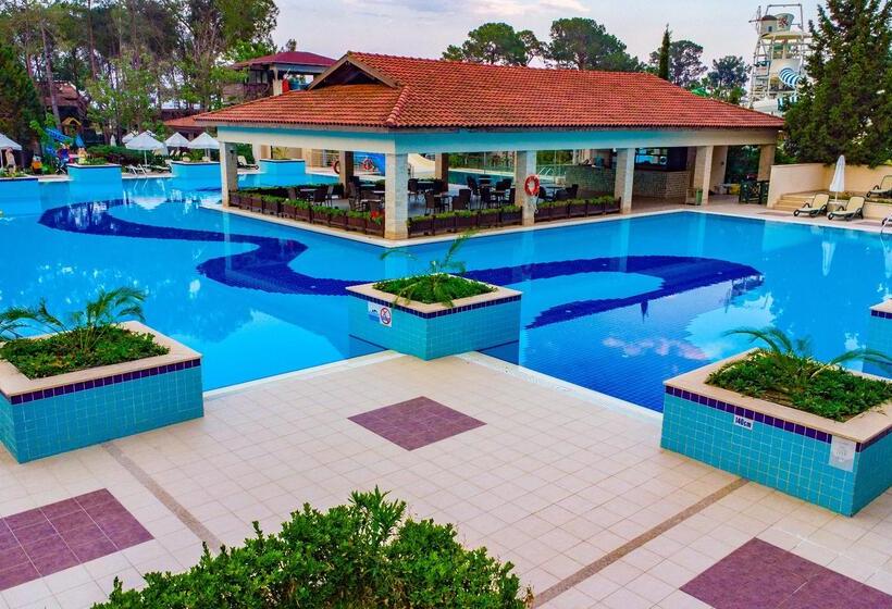 استراحتگاه Champion Holiday Village