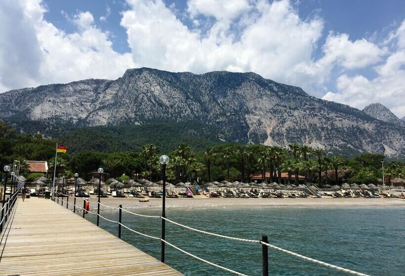 리조트 Champion Holiday Village